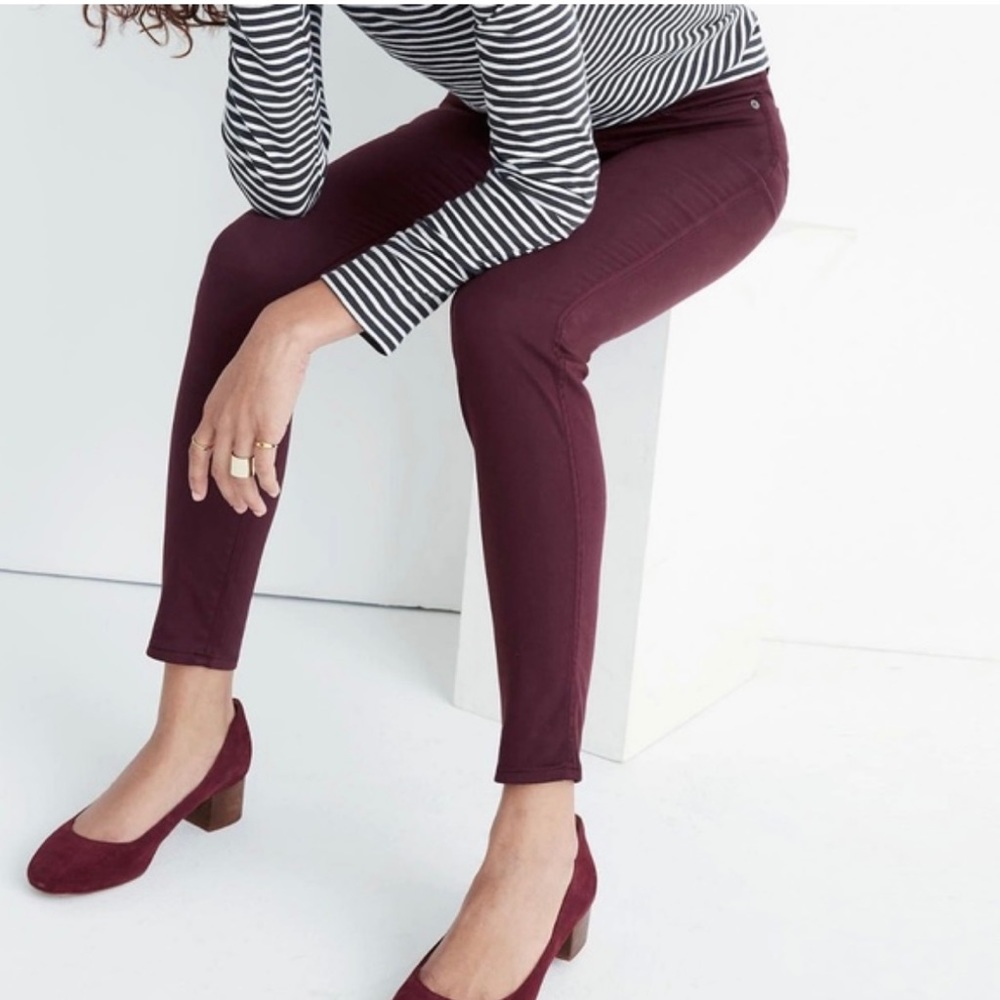 Calvin Klein size 12 burgundy stretch skinny leg pants with faux leather pocket